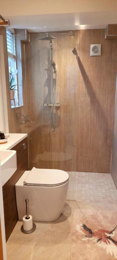 Quaint Little Guest Suite With Private Parking Newport  Esterno foto